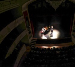 Vista general durante la actuación musical