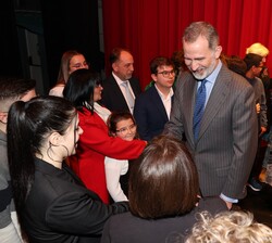 Su Majestad el Rey recibe el saludo de miembros y beneficiarios de la Fundación para Personas con Discapacidad de Menorca
