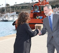 Su Majestad el Rey recibe el saludo de la presidenta de las Illes Balears, Francina Armengol