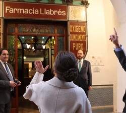 Los Reyes a su llegada a la Farmacia Llabrés