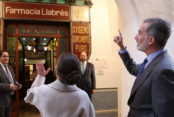 Los Reyes a su llegada a la Farmacia Llabrés