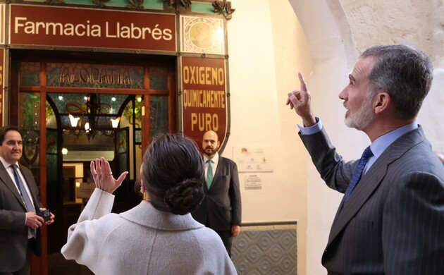 Los Reyes a su llegada a la Farmacia Llabrés
