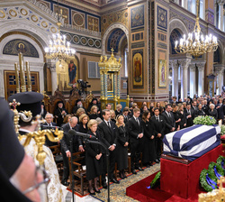 La Familia Real griega durante el funeral del Rey Constantino