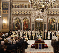 Vista general de la Catedral Metropolitana de Atenas durante la celebración del funeral