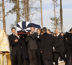 LLegada del féretro de Su Majestad el Rey Constantino de Grecia al Cementerio Real de Tatoi