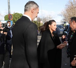 Su Majestad la Reina recibe el saludo del presidente de la República de Guatemala, Alejandro Giammattei