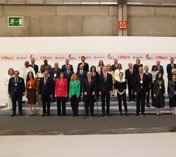 Sus Majestades los Reyes junto a los ministros de Turismos Internacionales y las autoridades