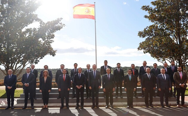 Su Majestad el Rey junto a la delegación empresarial mexicana que asistió a la audiencia