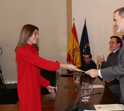 Don Felipe durante la entrega de los Despachos de Secretario de Embajada a la LXXIV promoción de la Carrera Diplomática