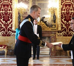 Su Majestad el Rey recibió en el Palacio Real de Madrid las Cartas Credenciales del embajador de la República de Honduras, Marlon Antonio Brevé Reyes