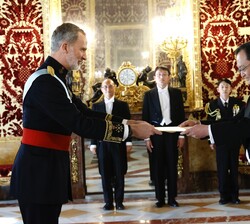 Su Majestad el Rey recibió en el Palacio Real de Madrid las Cartas Credenciales del embajador del Japón, Takahiro Nakamae