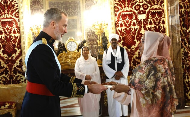 Su Majestad el Rey recibió en el Palacio Real de Madrid las Cartas Credenciales de la embajadora de la República del Sudán, Maha Suleiman Taha Ayoub