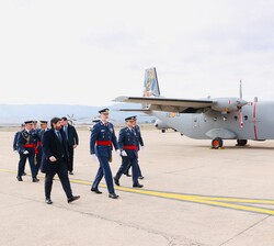 Su Majestad el Rey a su llegada a la plataforma de aparcamiento de aeronaves de la Base Aérea de Alcantarilla