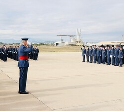 Su Majestad el Rey saluda a paracaidistas veteranos de los Ejércitos, Armada, Guardia Civil y Policía Nacional