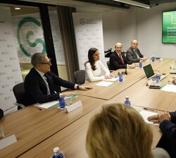Desarrollo de la reunión de trabajo de la Asociación Española Contra el Cáncer (AECC), presidida por Doña Letizia