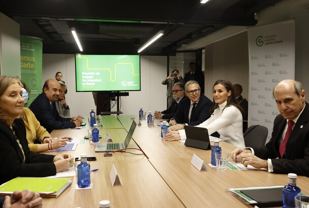 Su Majestad la Reina preside la reunión de trabajo de la Asociación Española Contra el Cáncer (AECC)