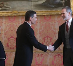 Su Majestad el Rey recibe el saludo del presidente del Gobierno, Pedro Sánchez Pérez-Castejón