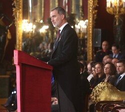 Don Felipe, acompañado de Su Majestad la Reina, se dirige al Cuerpo Diplomático acreditado en España