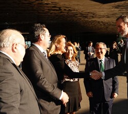 Su Majestad el Rey recibe el saludo de la delegada del Gobierno en la Comunidad Autónoma de Cataluña, María Eugenia Gay