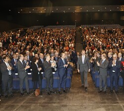 Su Majestad el Rey accede al salón principal del Centro de Convenciones Internacionales de Barcelona (CCIB)