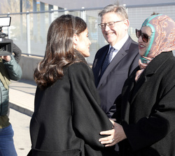 Su Majestad la Reina recibe el saludo de la ministra de Acción Social, Infancia y Familia de Mauritania, Saviya Mint N'Tahah