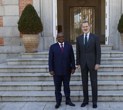 Su Majestad el Rey y el Presidente de la República de Guinea-Bissau, Umaro Sissoco Embaló, antes del encuentro mantenido en el Palacio de La Zarzuela