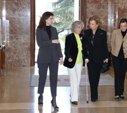 Su Majestad la Reina Doña Sofía a su llegada a la sede del CSIC acompañada por la secretaria general de Investigación, Raquel Yotti, la presidenta de 