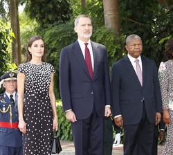 Sus Majestades los Reyes junta al Presidente de la República de Angola, João Manuel Gonçalves Lourenço y la Primera Dama, Ana Afonso Dias