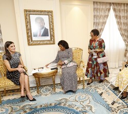 Encuentro con mujeres líderes de la sociedad civil de Angola sobre la educación como factor de empoderamiento