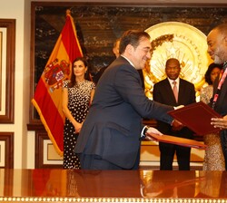 Firma de los Memorandos de Entendimiento