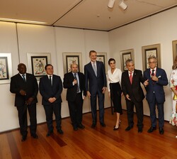 Fotografía de los Reyes con las autoridades asistentes