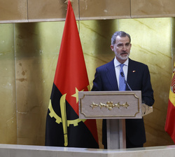 Su Majestad el Rey durante su intervención ante la Asamblea Nacional de la República Angola