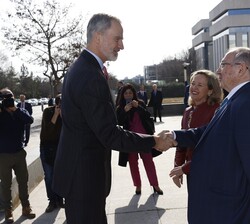 Su Majestad el Rey recibido por el presidente de la Cámara de Comercio de España, José Luis Bonet