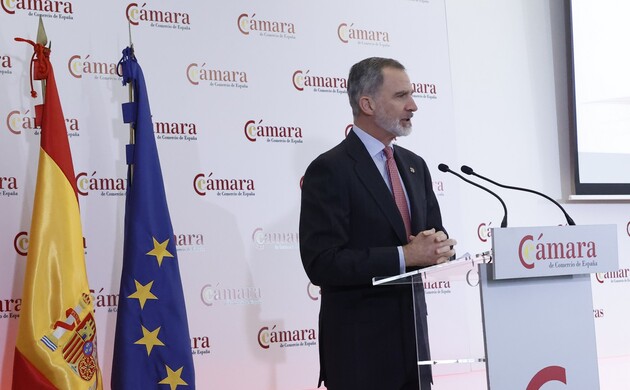 Su Majestad el Rey durante sus palabras en el acto del pleno extraordinario de la Cámara de Comercio, Industria, Servicios y Navegación de España