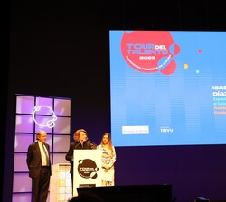 La presidenta del jurado durante la lectura del acta de concesión del Premio Fundación Princesa de Girona 2023, en la categoría "Social"
