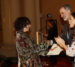 Su Majestad el Rey entrega el Premio Nacional de Danza, en su modalidad creación a Soledad León Molina (Sol León), por “su brillante trayectoria