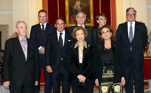 Doña Sofía junto a los galardonados con los "Premios Iberoamericanos de Mecenazgo 2023" y autoridades