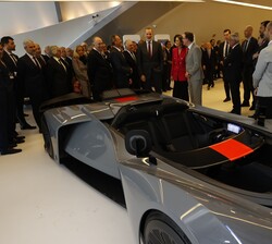 Don Felipe al inicio de la visita al Museo de la Movilidad “Mobility City”