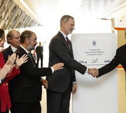 Don Felipe con el presidente de la Fundación Ibercaja, Amado Franco