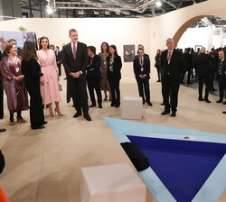 Los Reyes durante el recorrido po ARCOmadrid