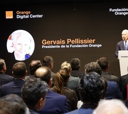 Vista general de la sala durante la intervención del presidente de la Fundación Orange España