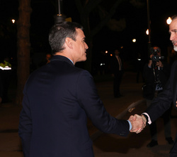 Su Majestad el Rey recibe el saludo del presidente del Gobierno, Pedro Sánchez