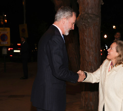 Su Majestad el Rey recibe el saludo de la vicepresidenta primera del Gobierno y ministra de Asuntos Económicos y Transformación Digital, Nadia Calviño