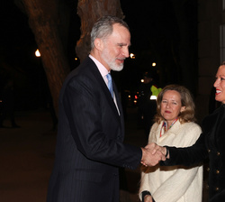 Su Majestad el Rey recibe el saludo de la delegada del Gobierno en la Comunidad Autónoma de Cataluña, Eugénia Gay
