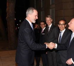 Su Majestad el Rey recibe el saludo del consejero delegado de GSMA, John Hoffman