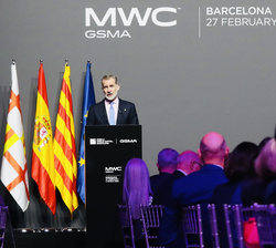 Su Majestad el Rey durante su intervención en el MWC Barcelona 2023