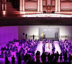 Vista general del salón durante la intervención de Su Majestad el Rey