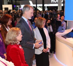 Don Felipe participa en la demostración de Telefónica