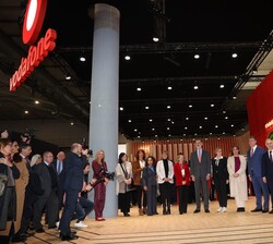 El Rey junto a los participantes de Vodafone