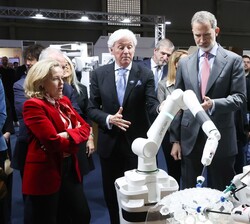 El Rey visita el espacio EL PRÓXIMO HOSPITAL